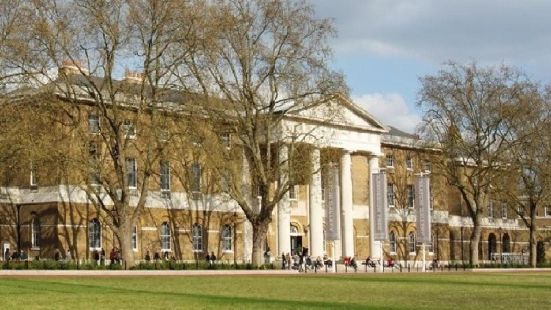 3-Bedroom Apartment with private Terrace in Pimlico, Westminster & Victoria by NourNest Apartments