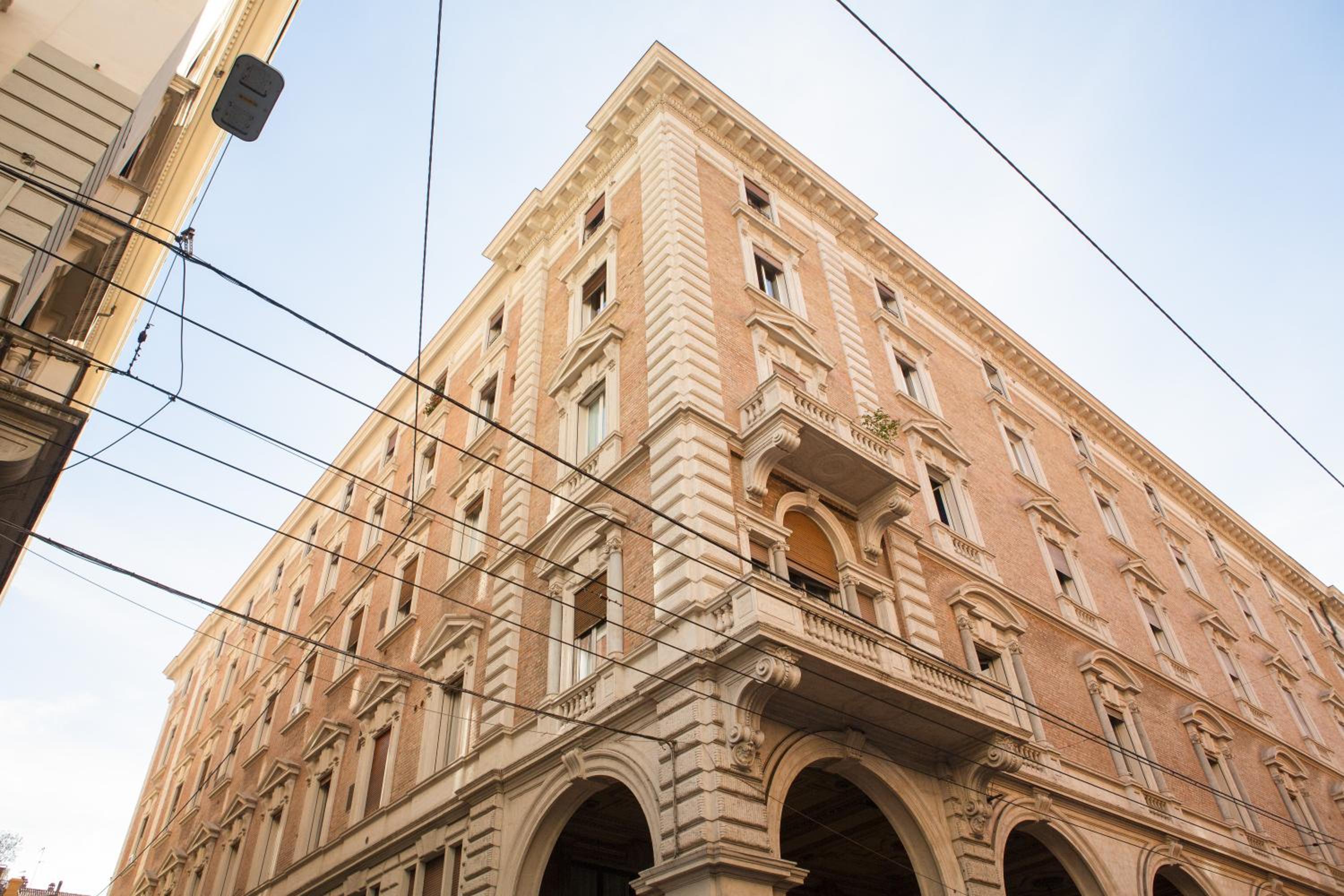 ENJOY - Luxury Experience Apartment in the heart of Bologna photo 3