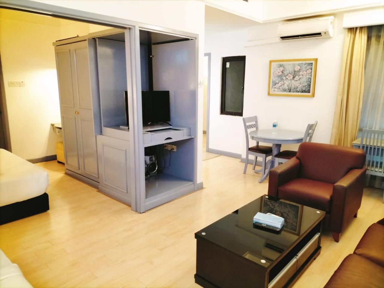 Global tourism services suite at times square