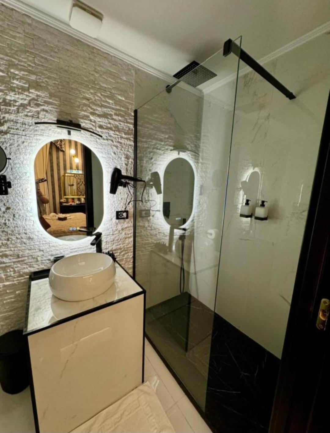 Barberini Dream en Rome — bathroom