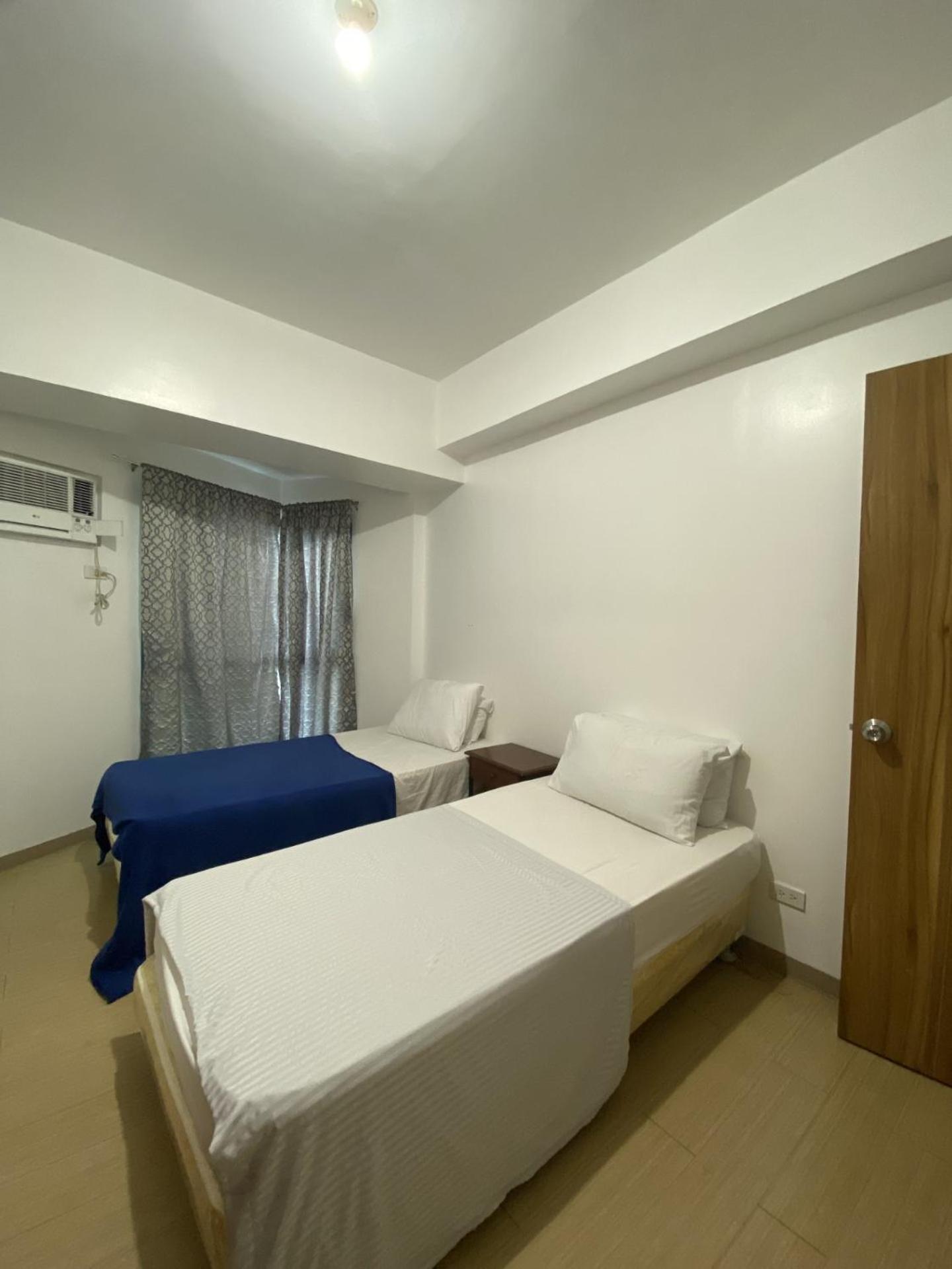 Roxas Blvd Stunning Studio Condo Near US Embassy view 2