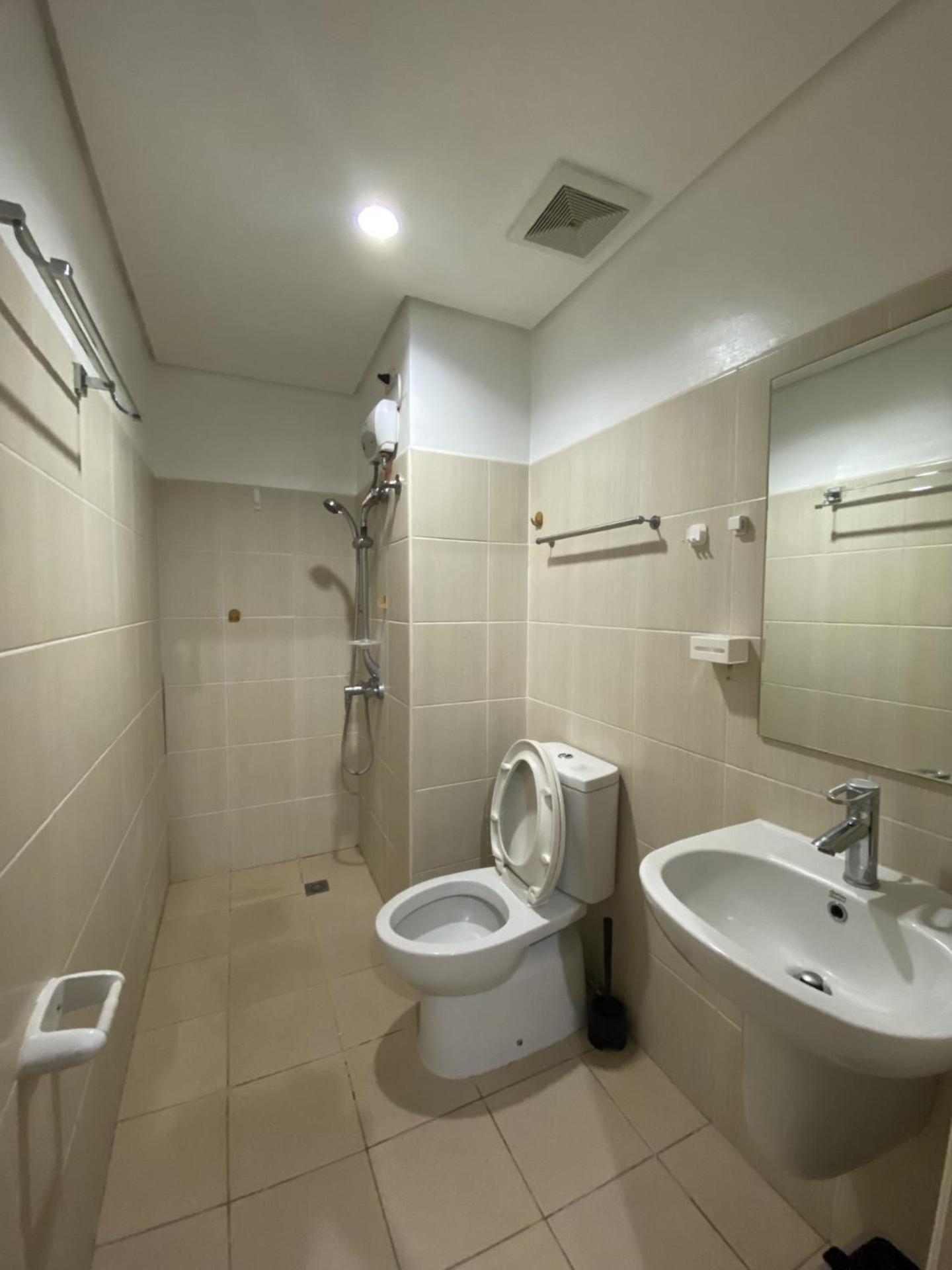 Roxas Blvd Stunning Studio Condo Near US Embassy view 3