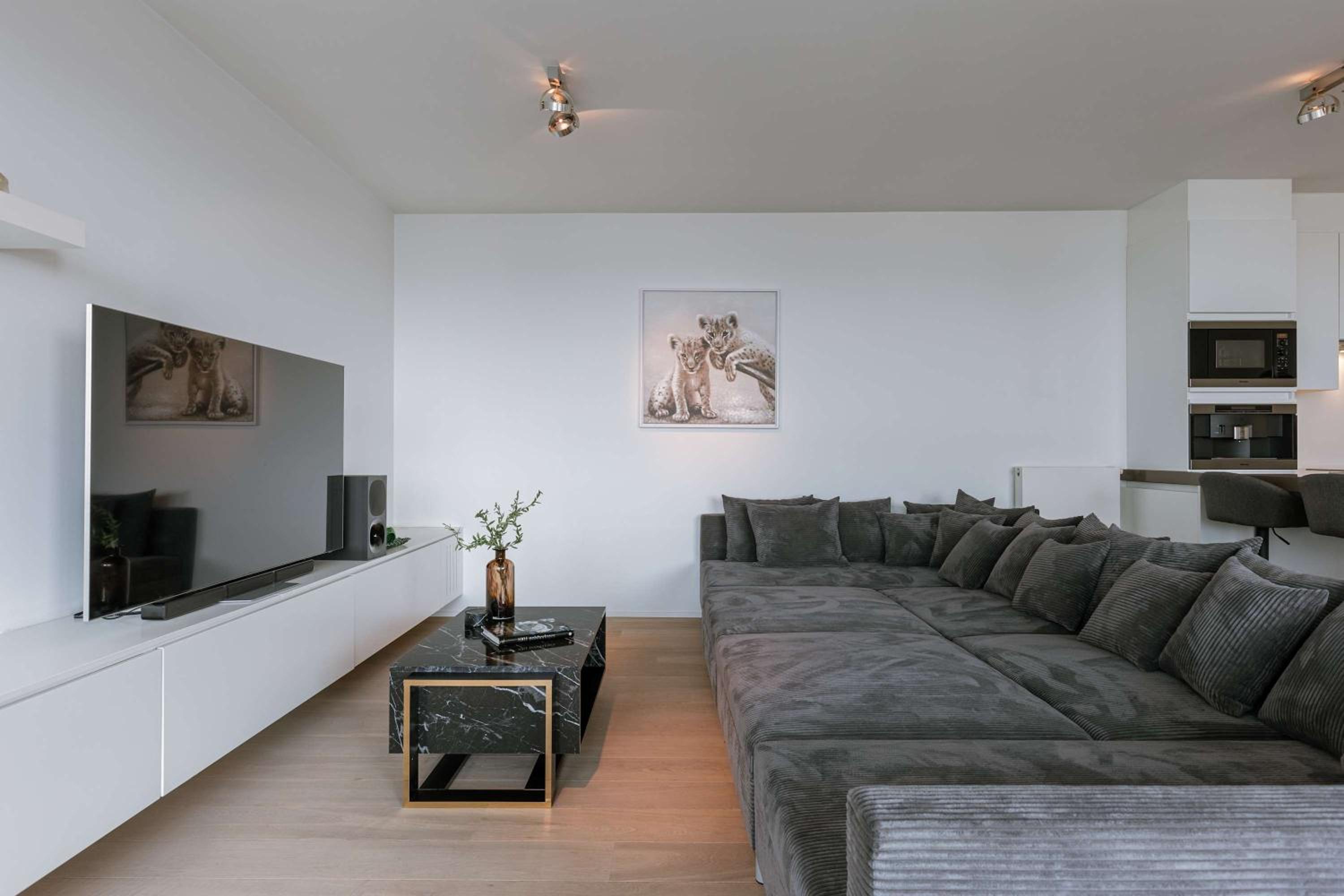 Modern Antwerp Apartment with City Views & 2 Bedrooms