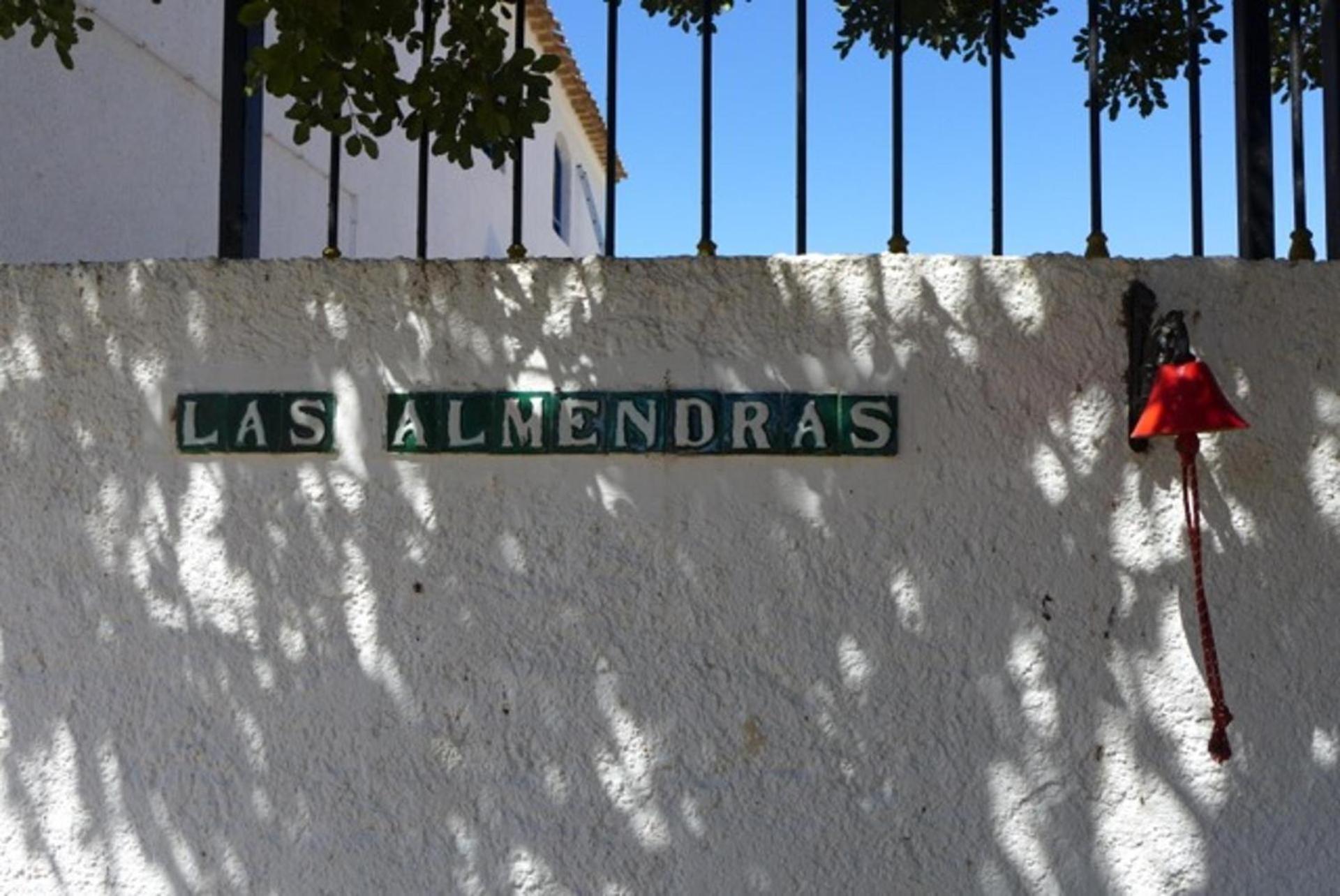 Cactus & Almonds Beautiful holiday hideaway