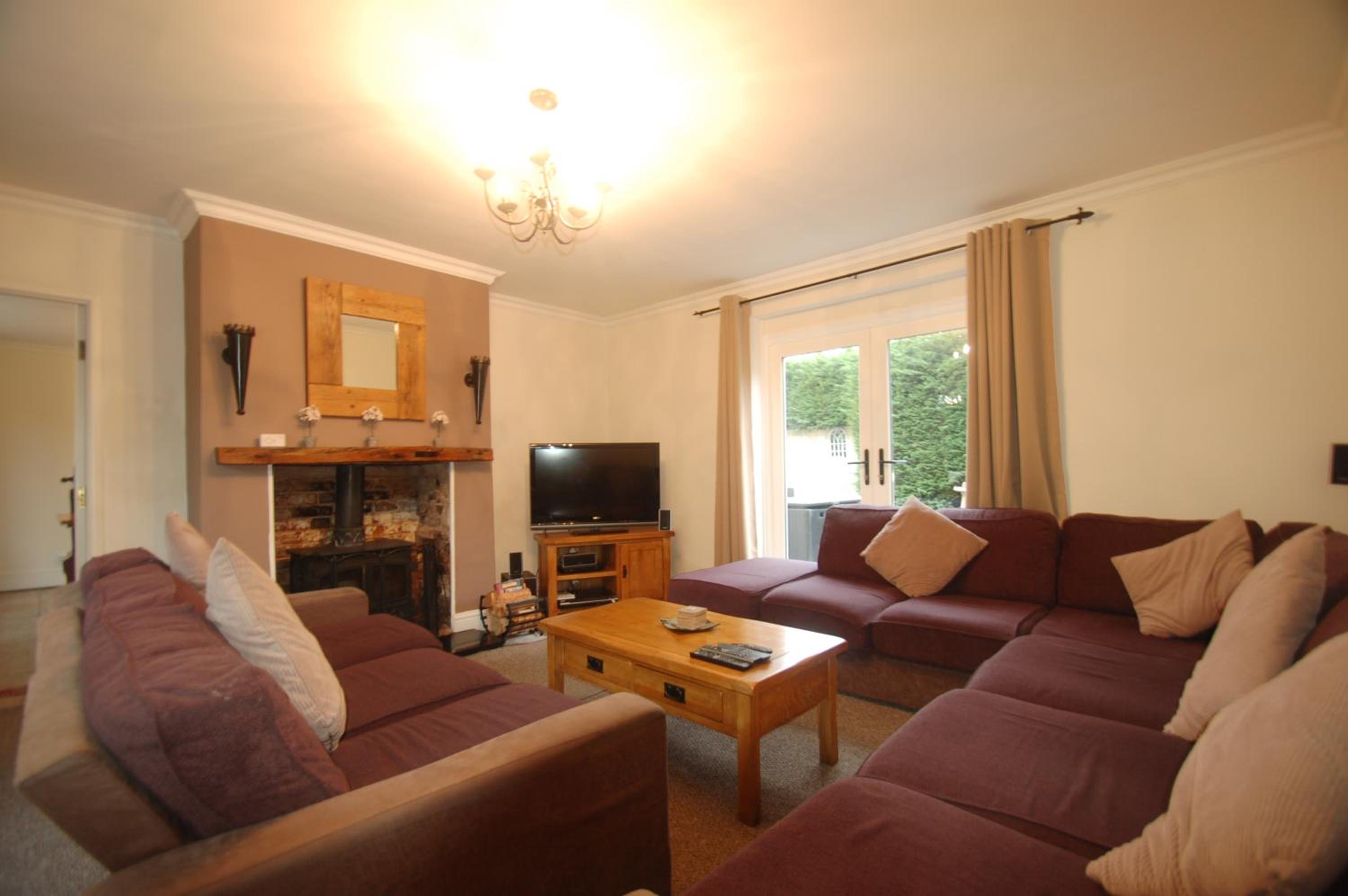 The East Wing at Rufford Park Lodge, Hot Tub Retreat view 2