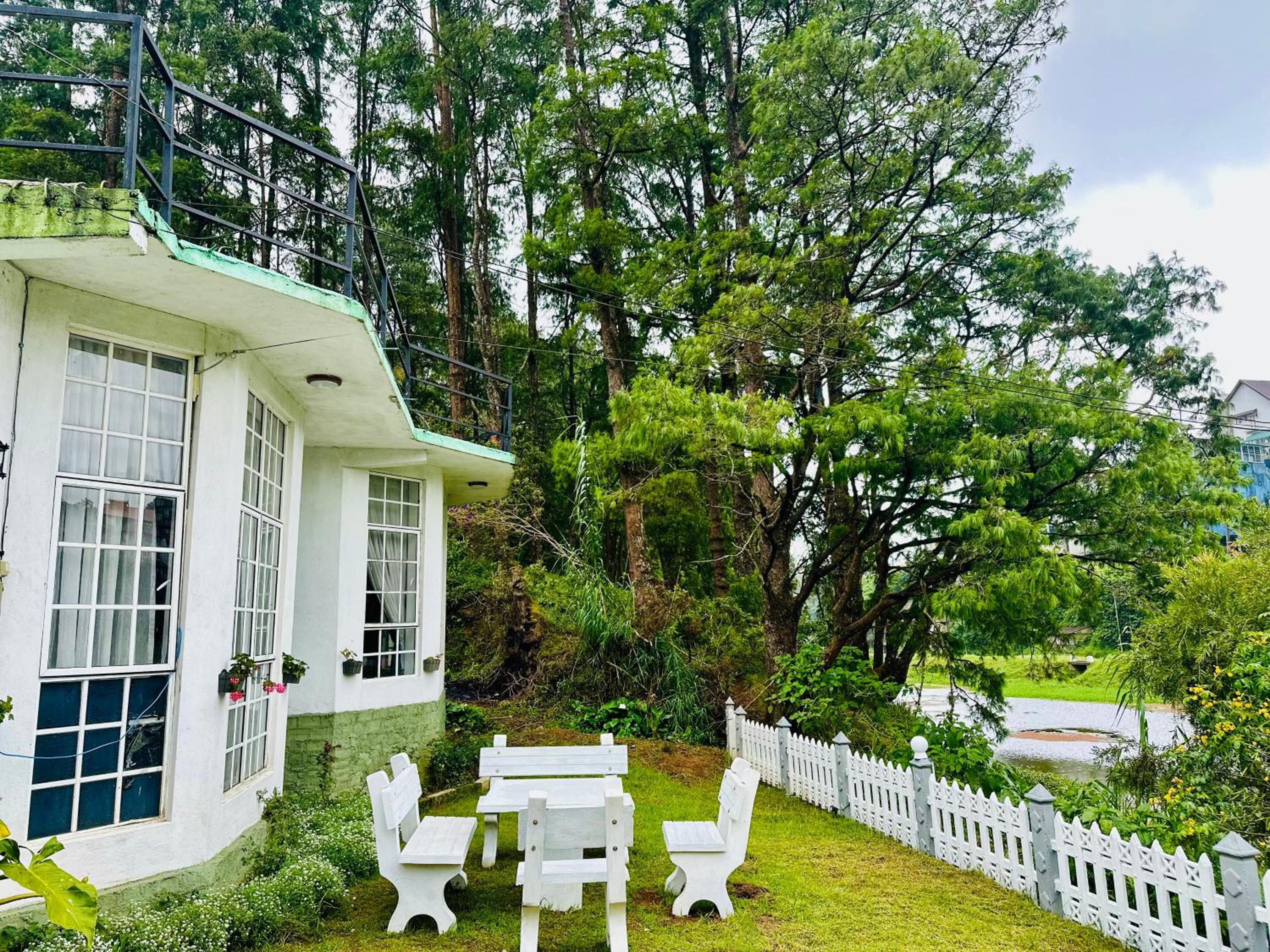 Lakeside Cottage by Clover view 2