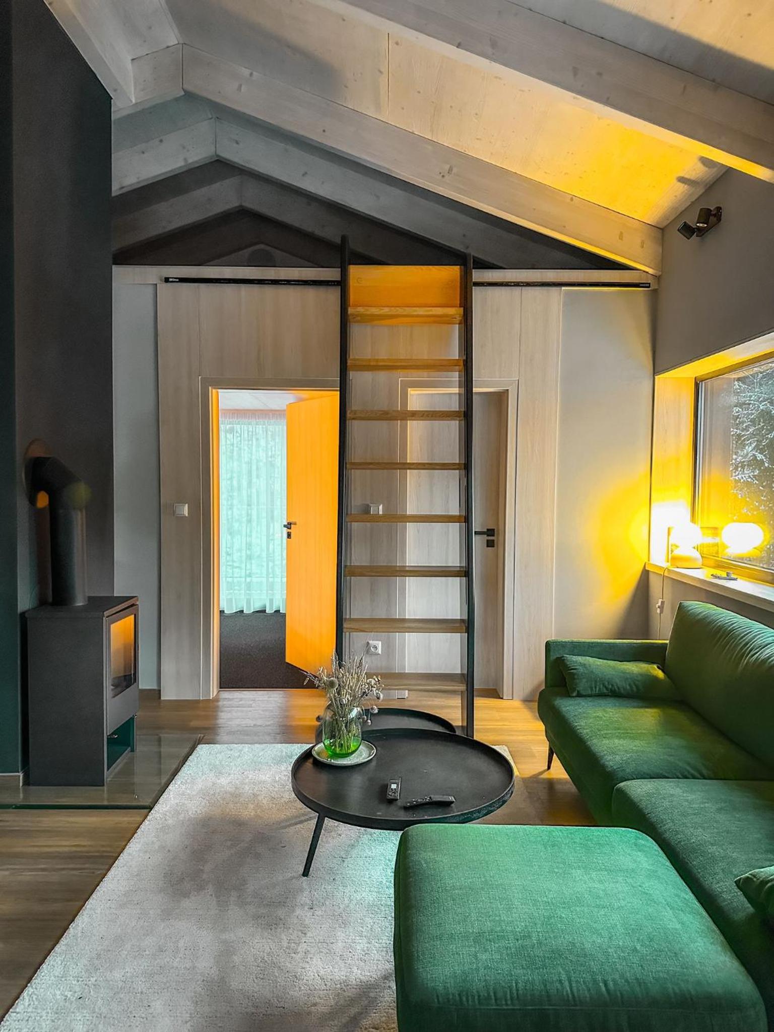 Eliška Apartment - Modern Family Loft Apartment direct on ski slope and forest