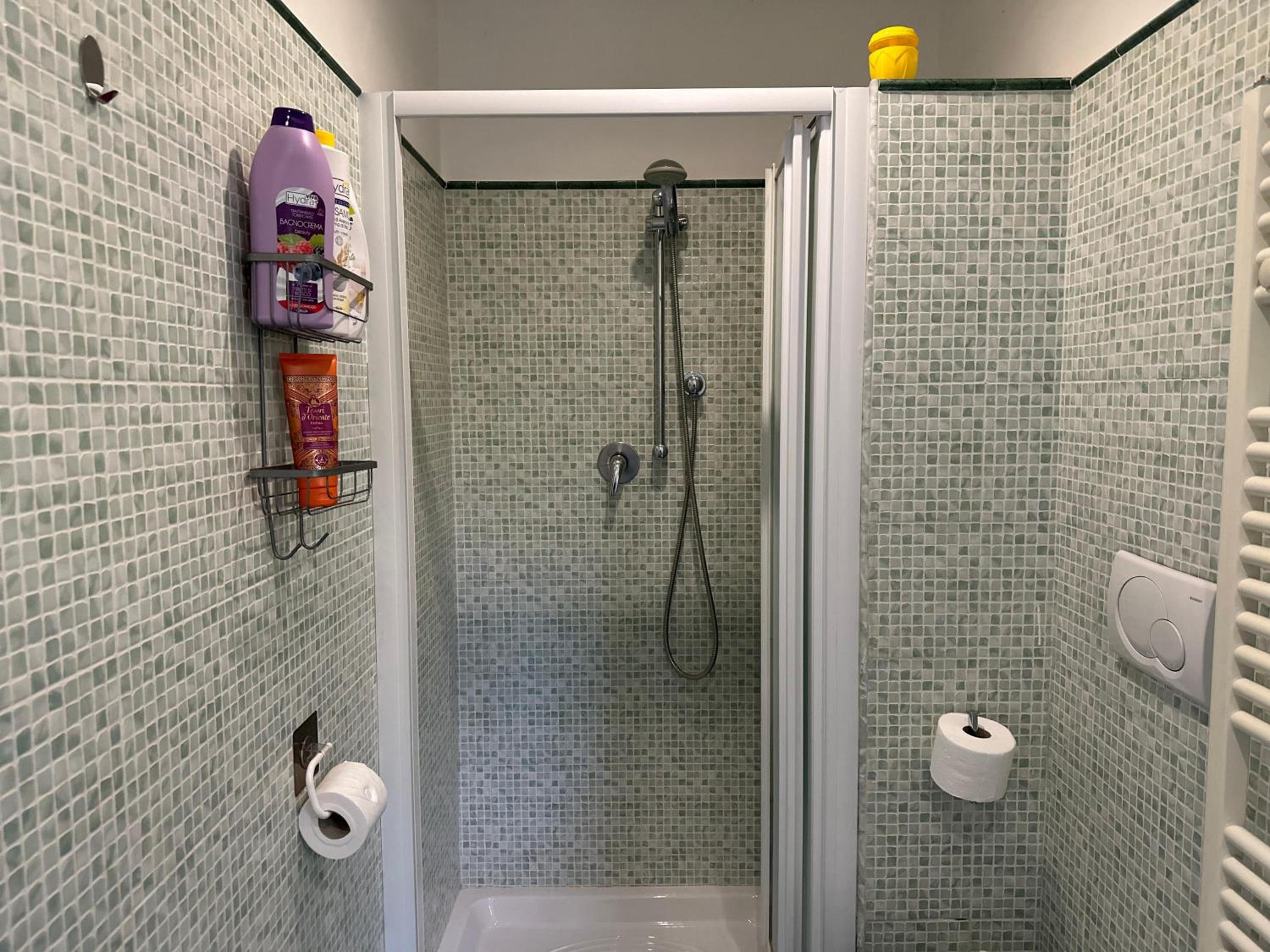 Sweet Home Lunì en Vitinia — bathroom