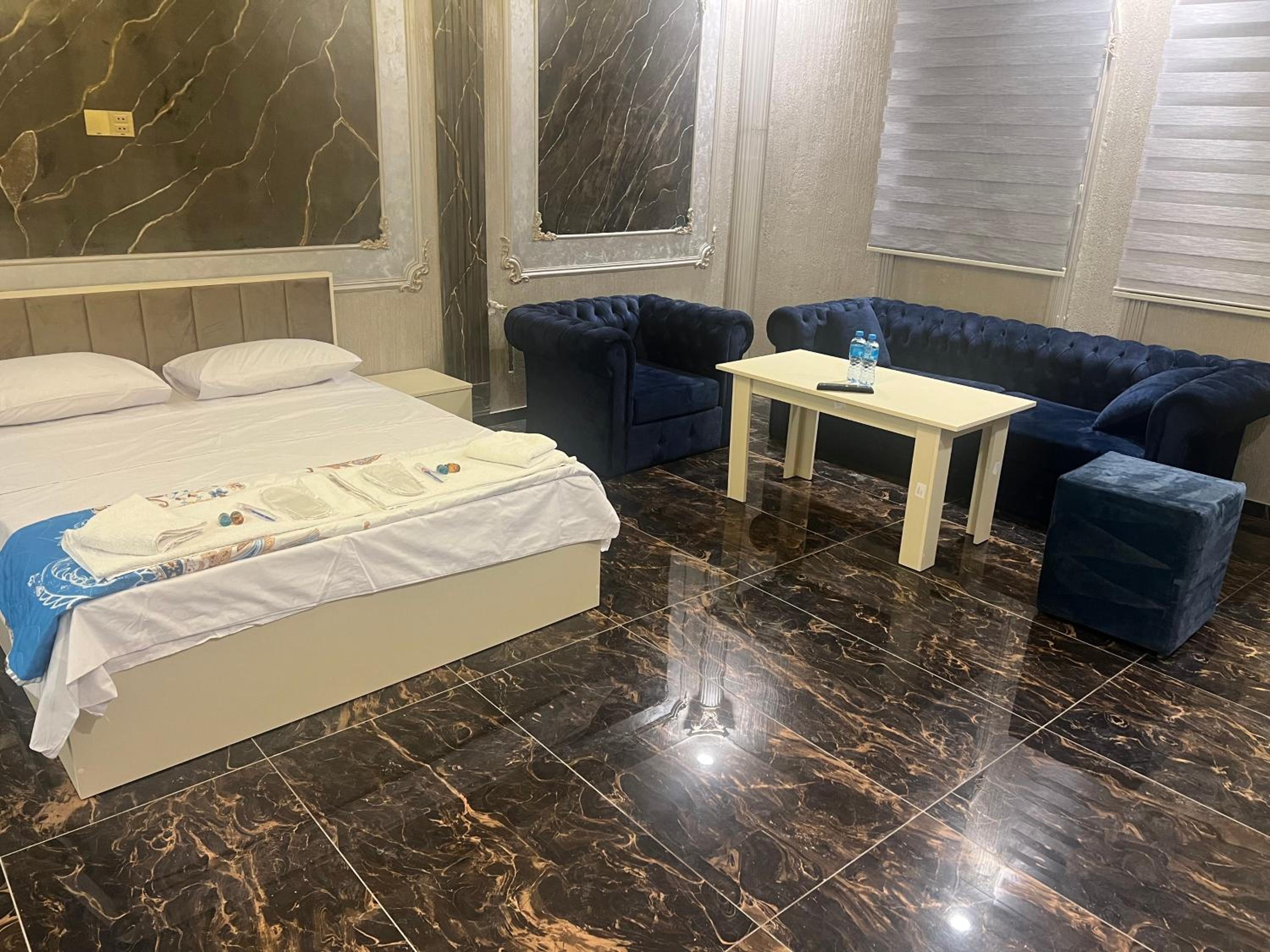 ECO Hotel & Hostel