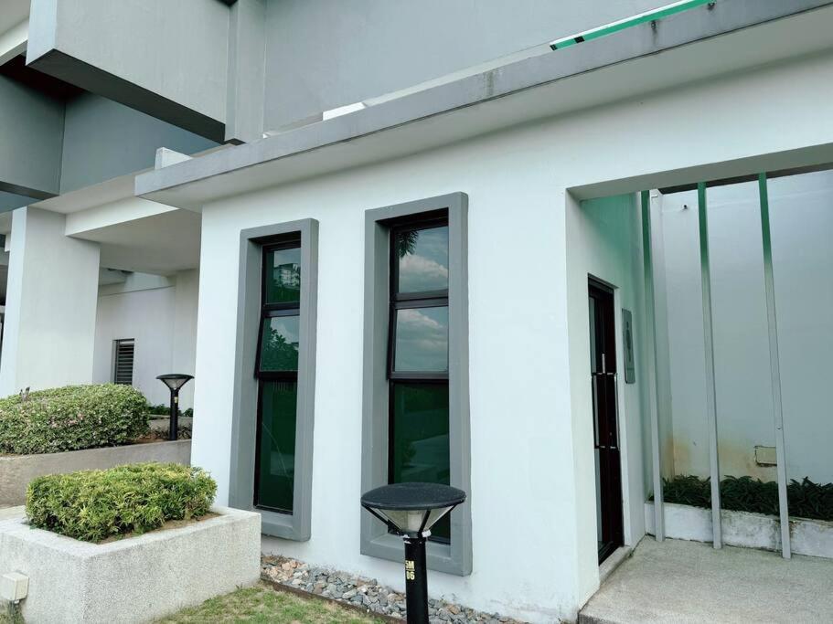 2BR Sky 5pax Creamy Style JB Bukit Indah Lotus Aeon