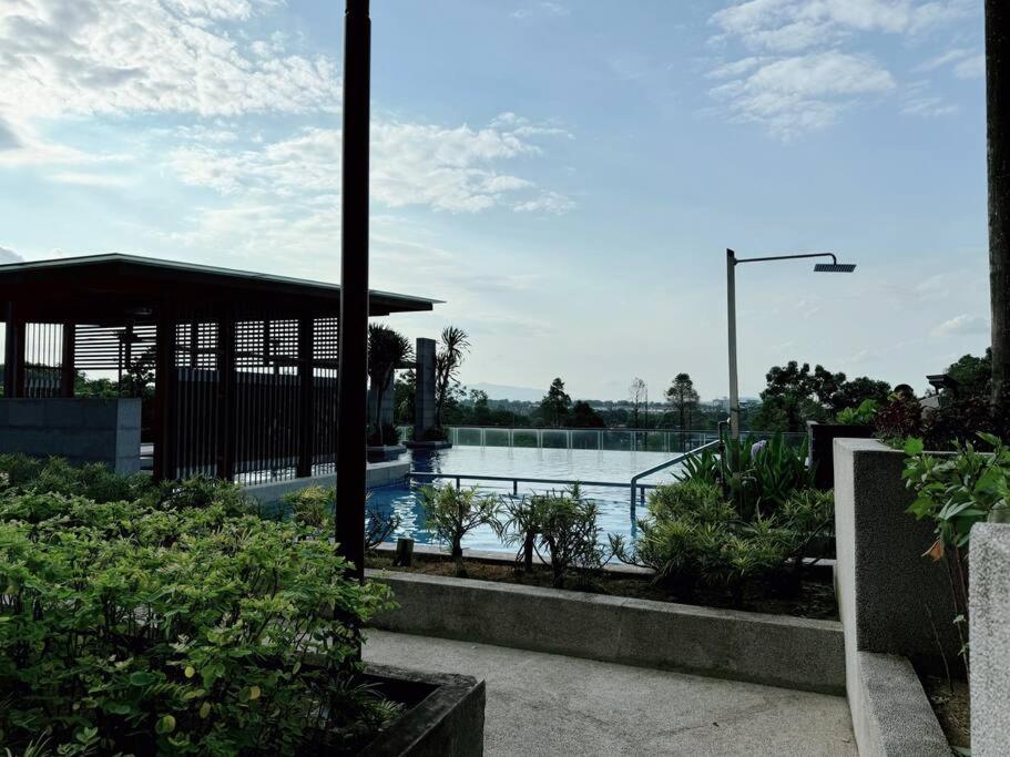 2BR Sky 5pax Creamy Style JB Bukit Indah Lotus Aeon