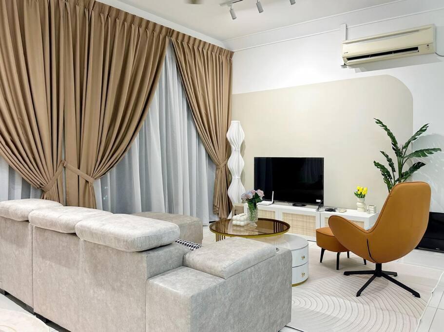 2BR Sky 5pax Creamy Style JB Bukit Indah Lotus Aeon