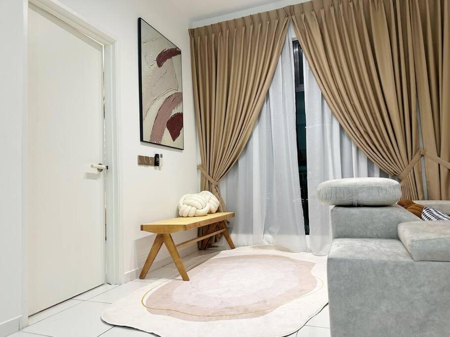 2BR Sky 5pax Creamy Style JB Bukit Indah Lotus Aeon