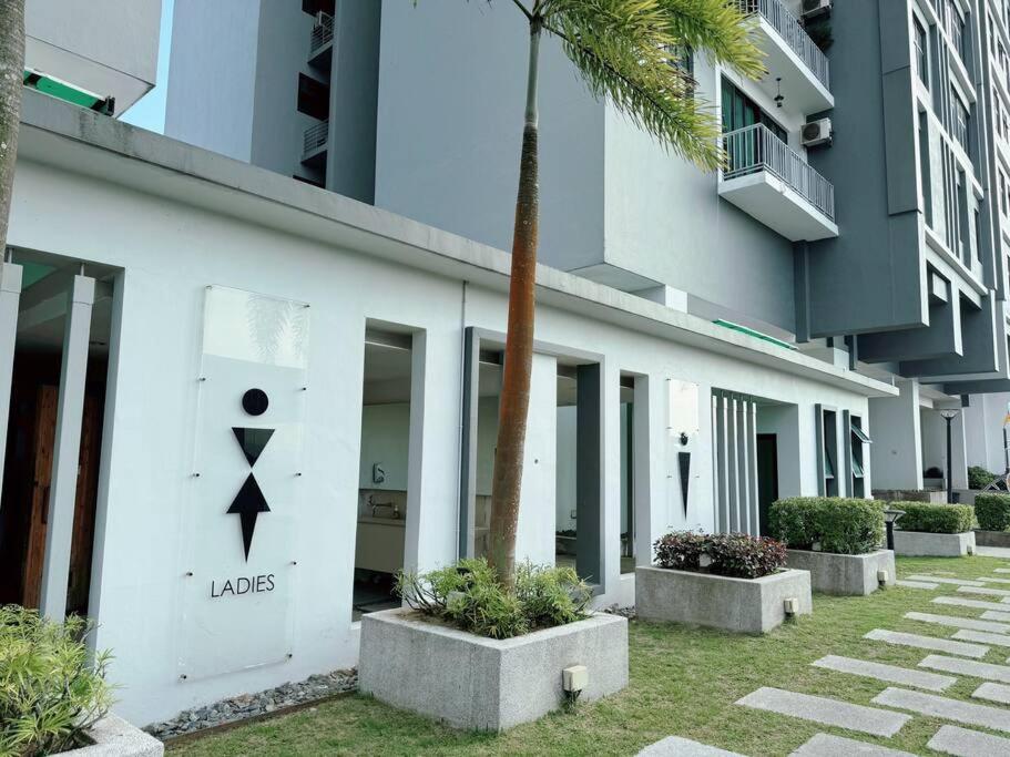 2BR Sky 5pax Creamy Style JB Bukit Indah Lotus Aeon
