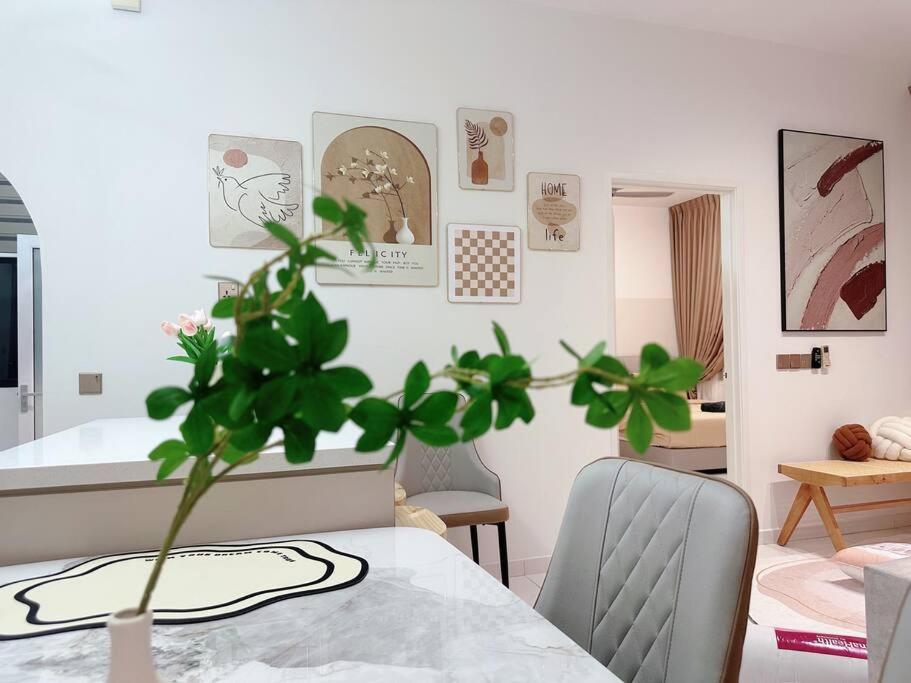 2BR Sky 5pax Creamy Style JB Bukit Indah Lotus Aeon