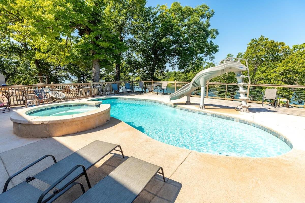 Artilla Cove Cabin 4 - Lake views - Outdoor pool view 3