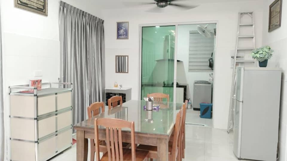 AR HOMESTAY big corner lot