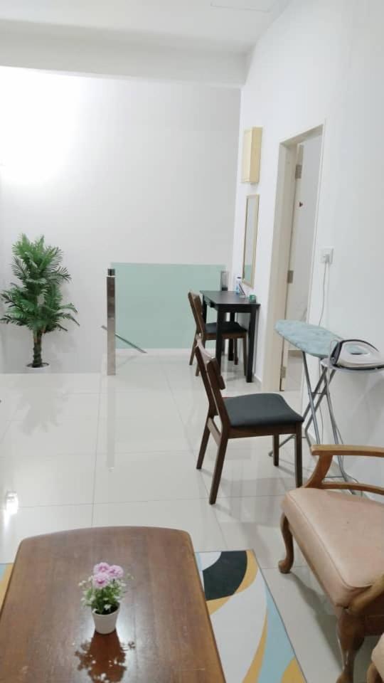 AR HOMESTAY big corner lot