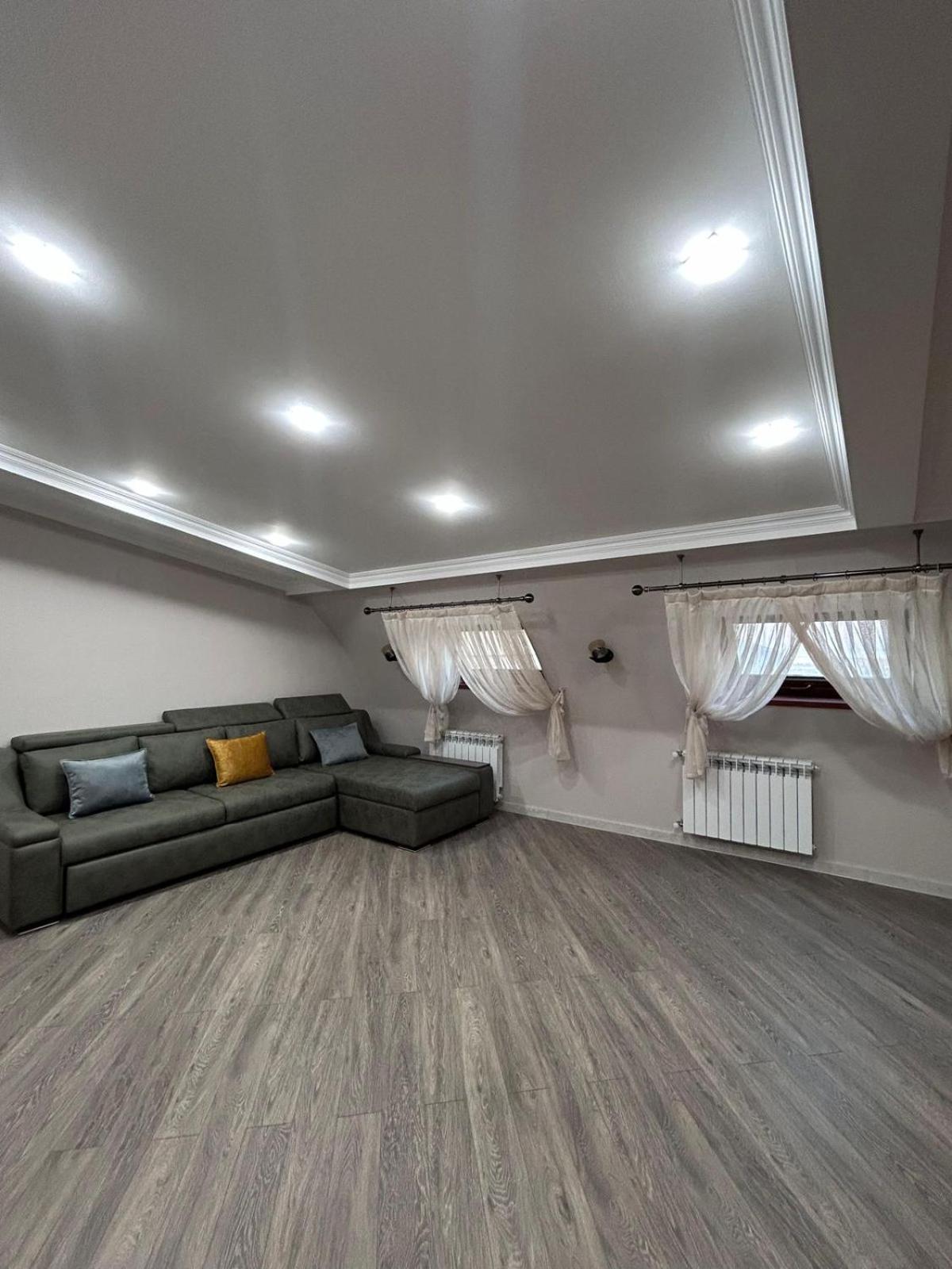 3 floors 4 bedroom seaside apart