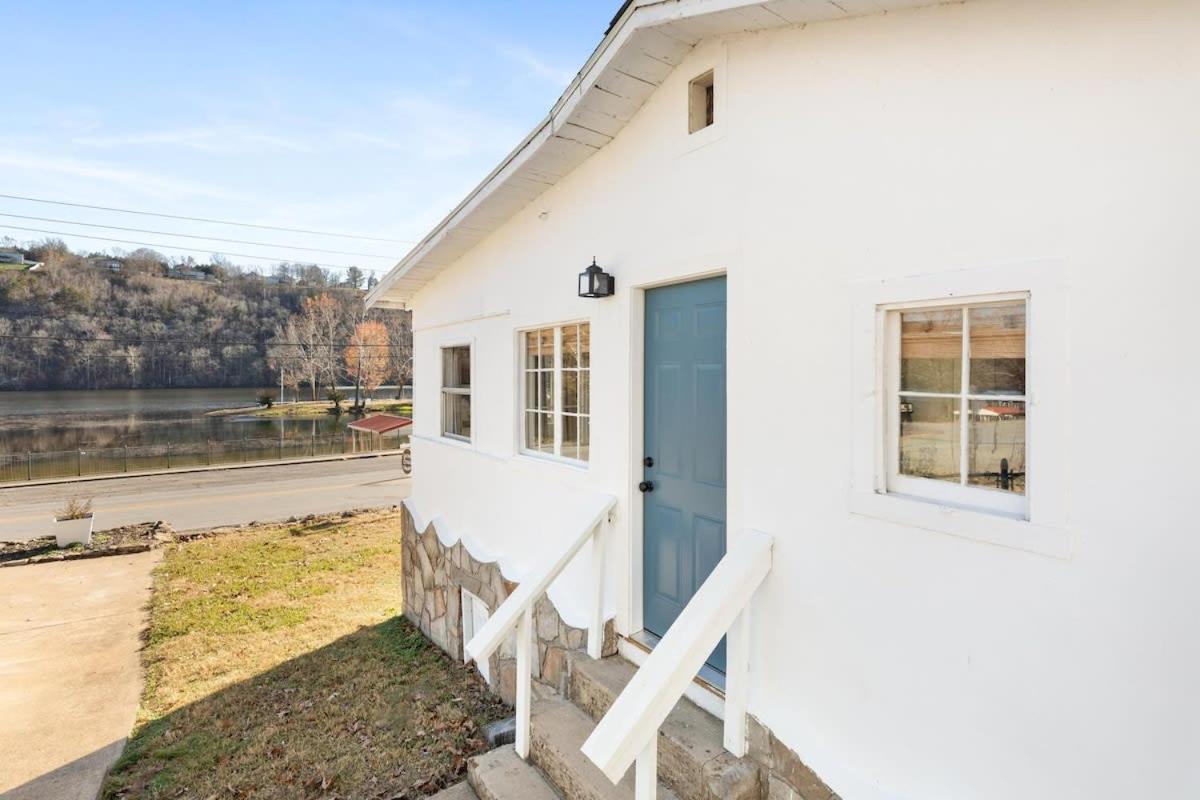 Adorable Lakefront Cottage - Rockaway Beach