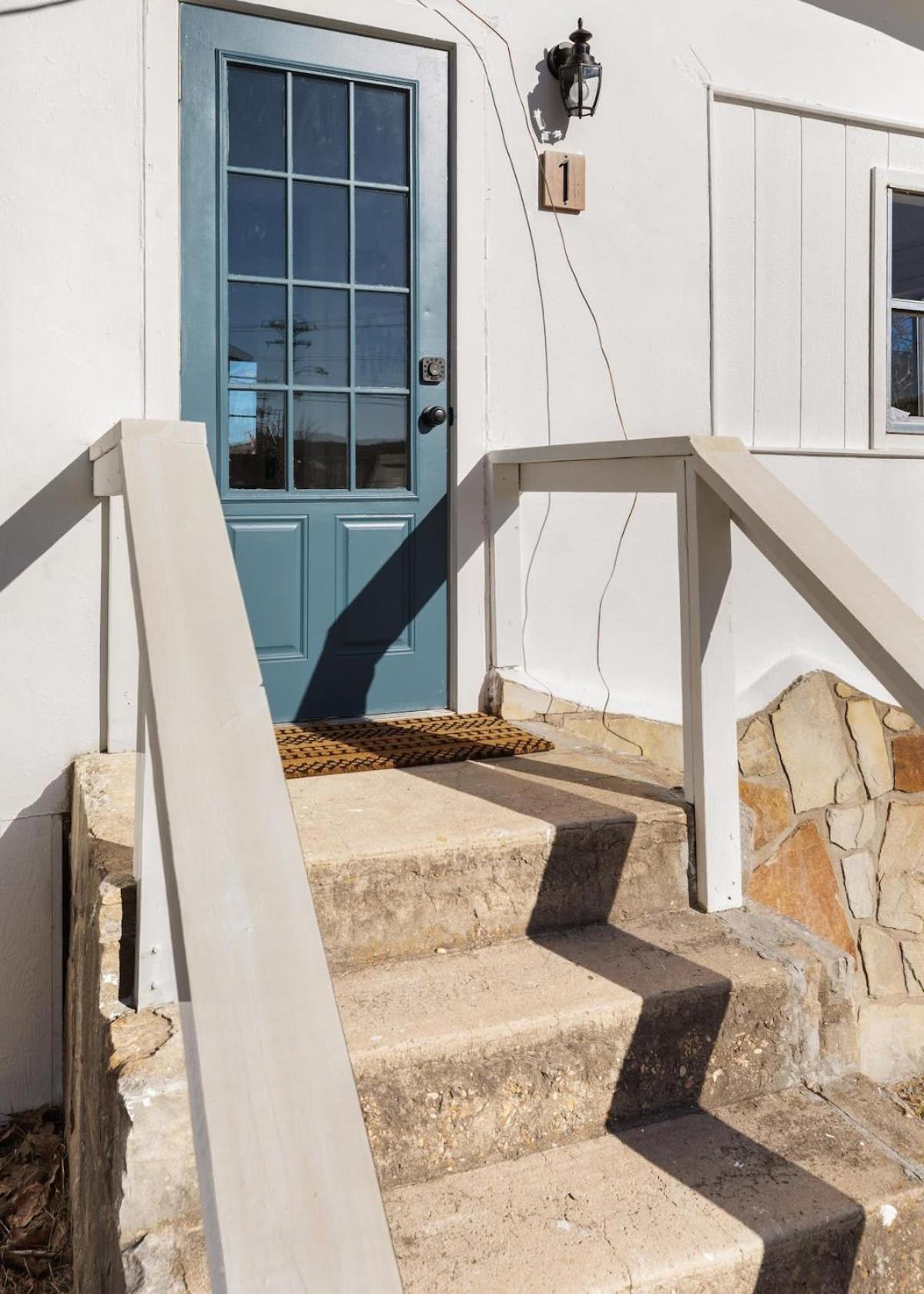 Adorable Lakefront Cottage - Rockaway Beach
