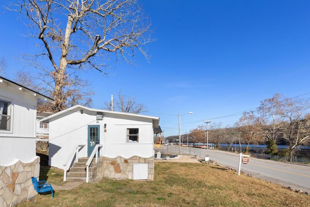 Adorable Lakefront Cottage - Rockaway Beach