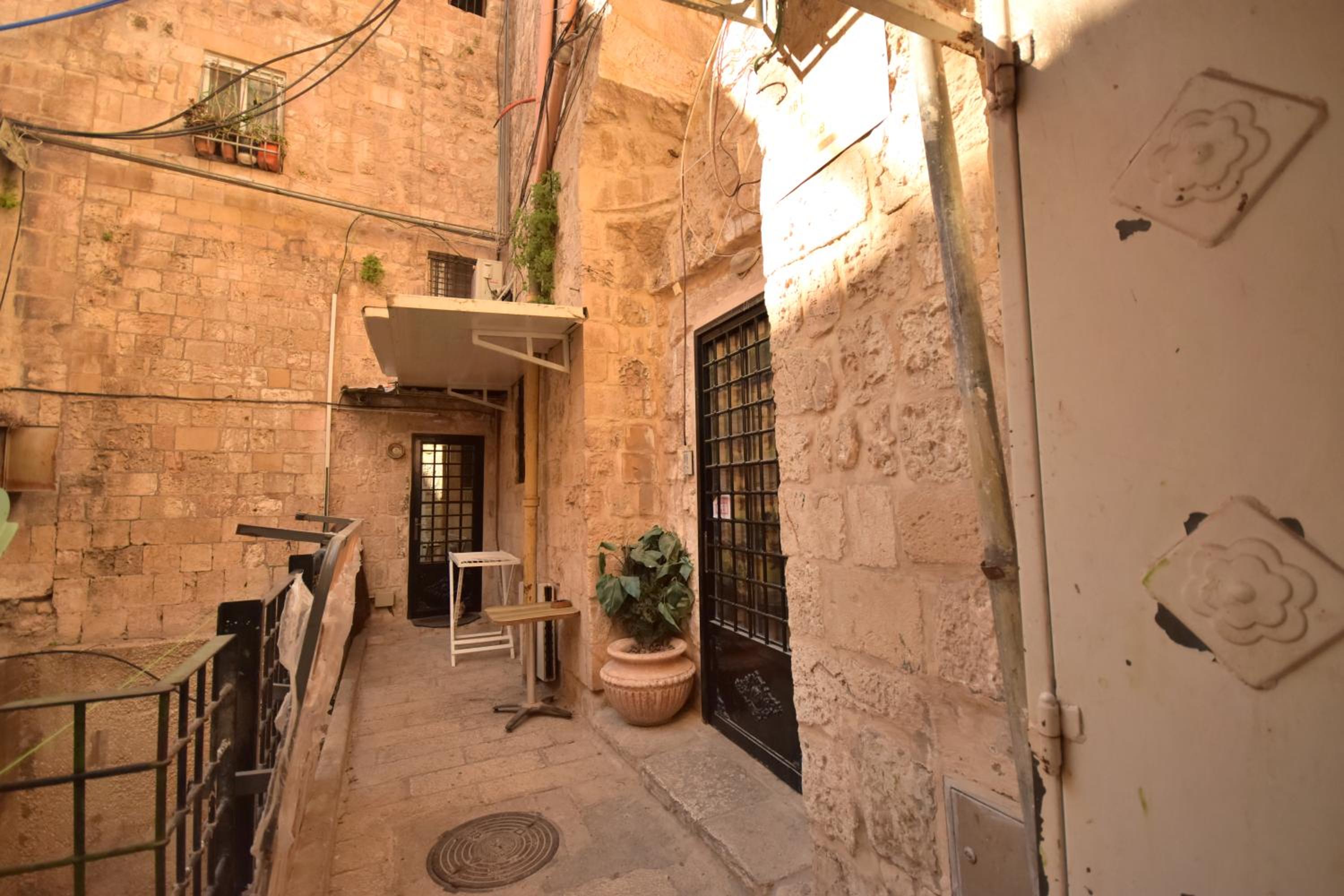 Photo 8