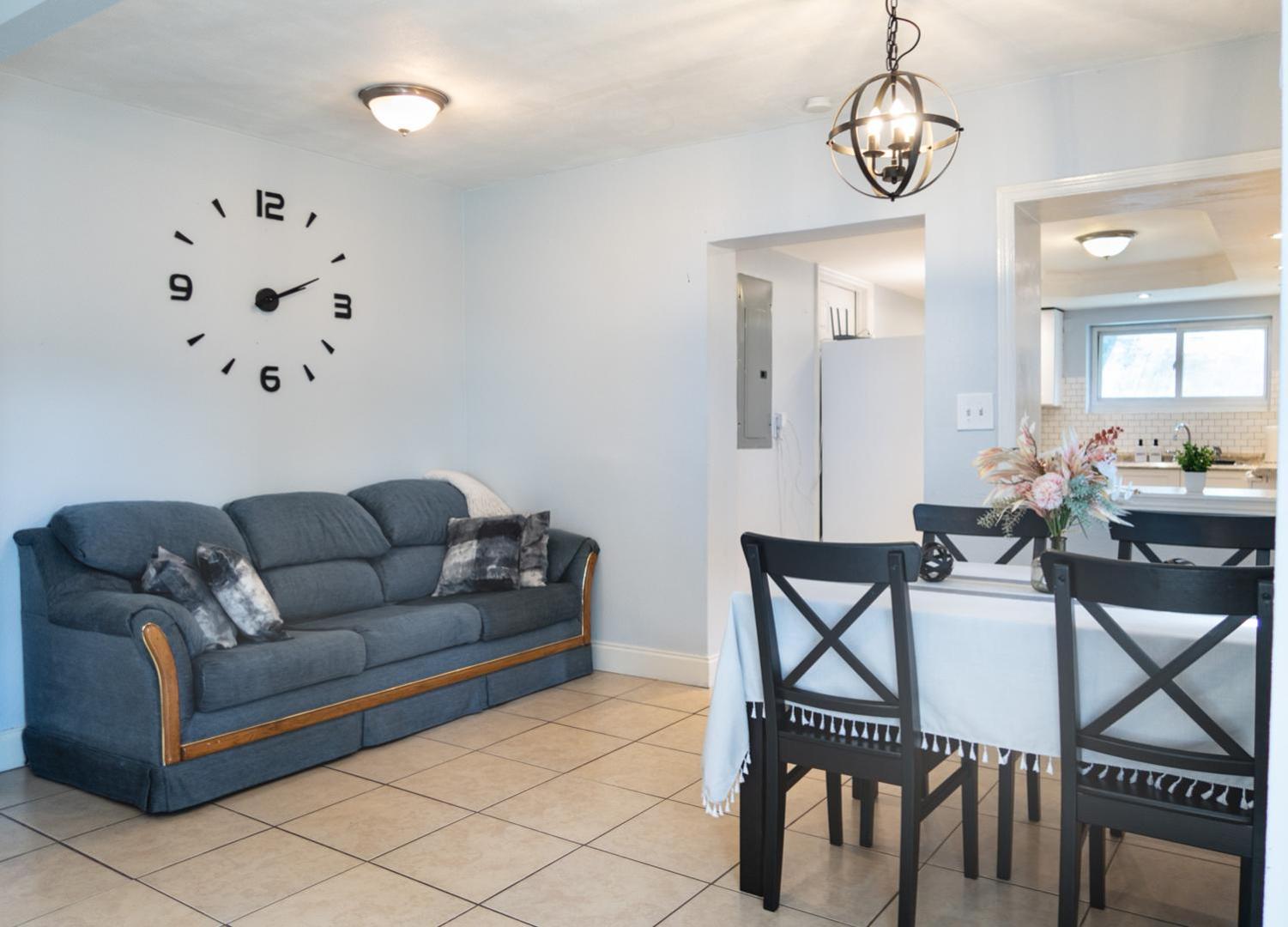 Cozy Home near Busch Gardens Adventure Island and USF view 4