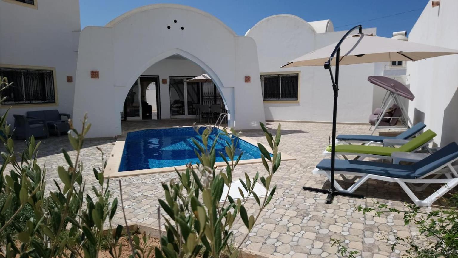 Villa standing avec piscine privée sans vis à vis et WiFi à Djerba