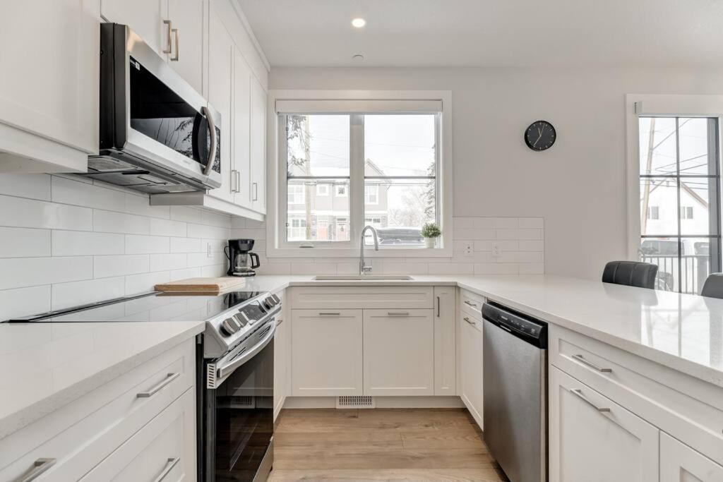 Elegant Townhouse In The Heart of Calgary