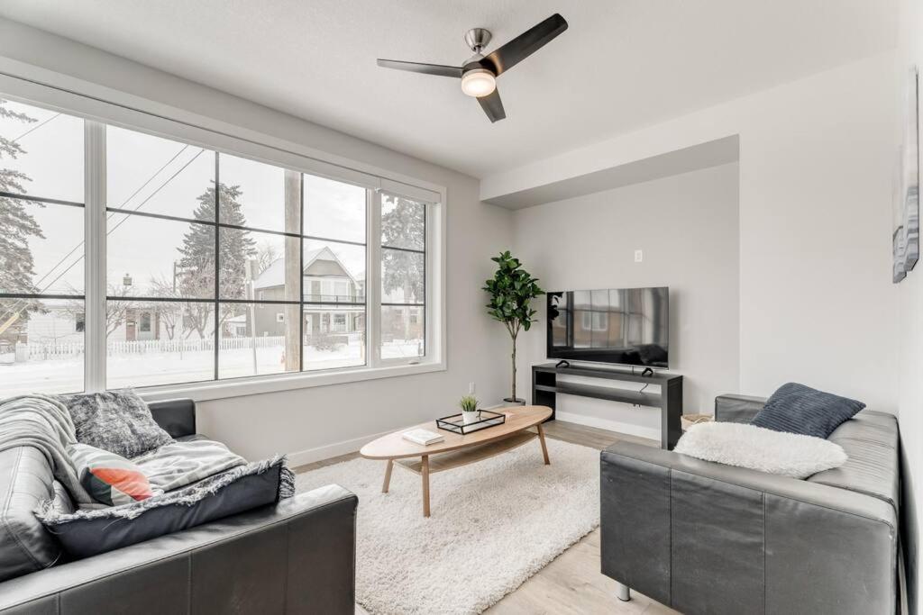 Elegant Townhouse In The Heart of Calgary