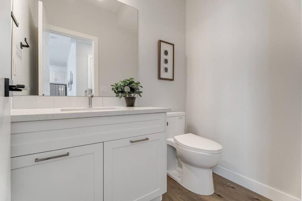Elegant Townhouse In The Heart of Calgary