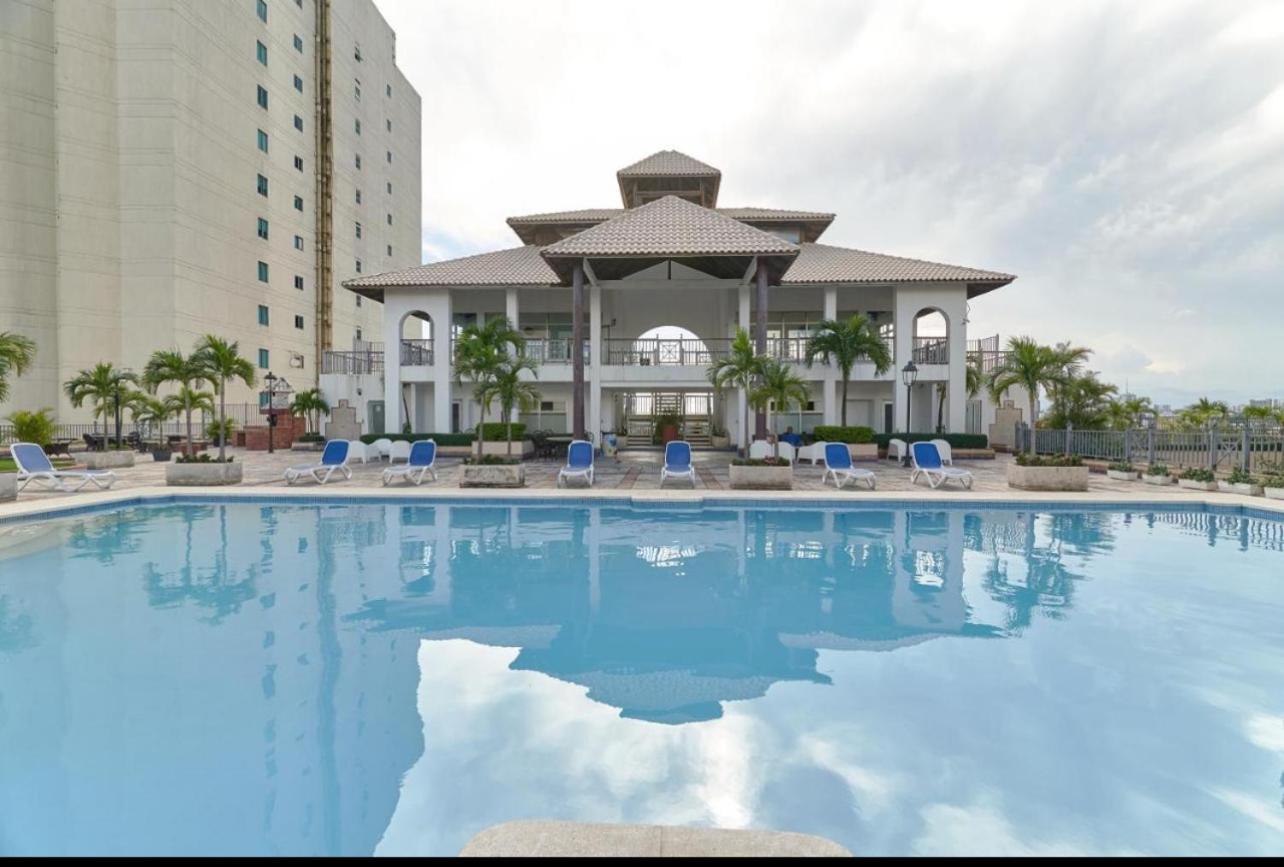 Spectacular Condominium between the city and the sea