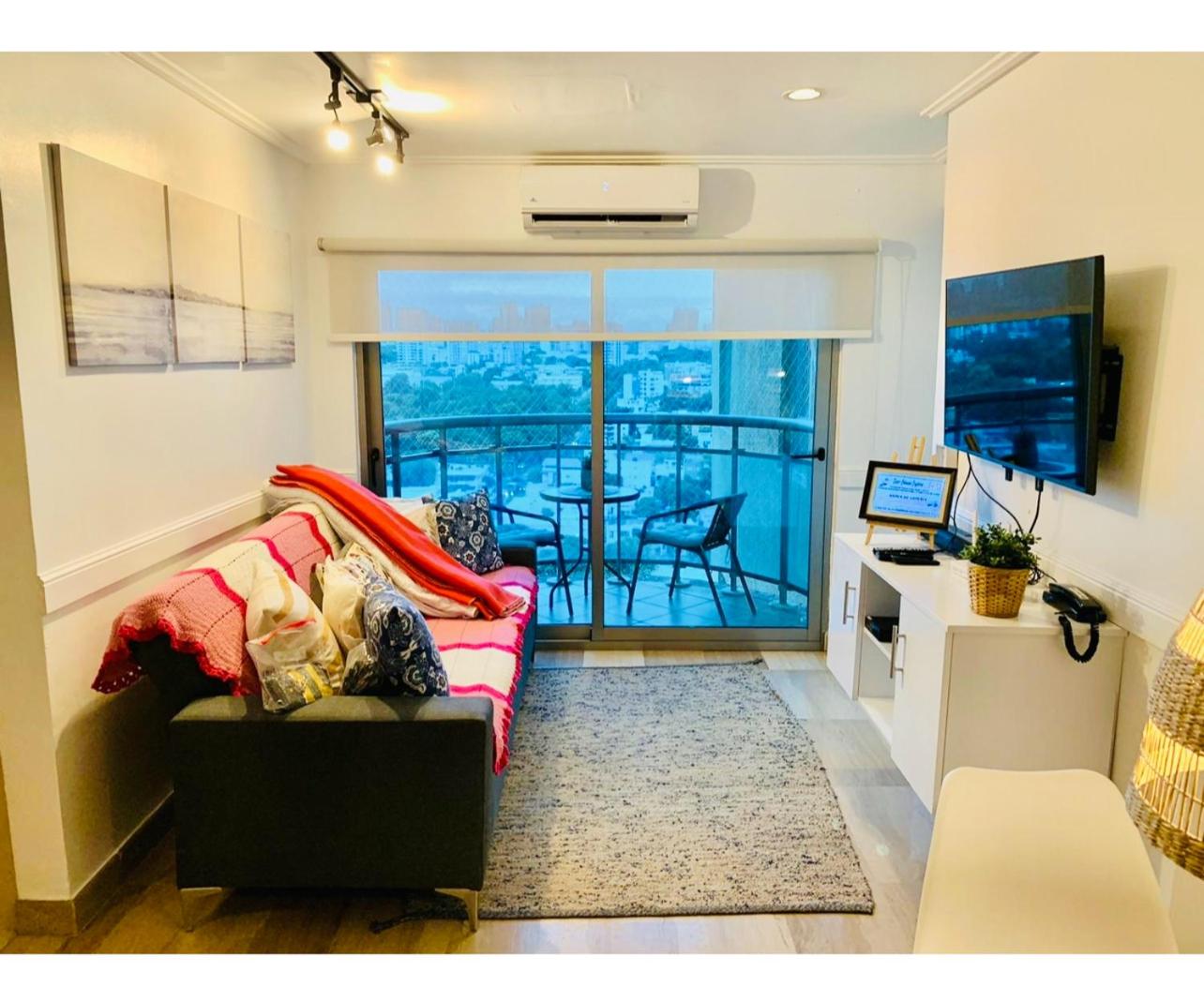 Spectacular Condominium between the city and the sea