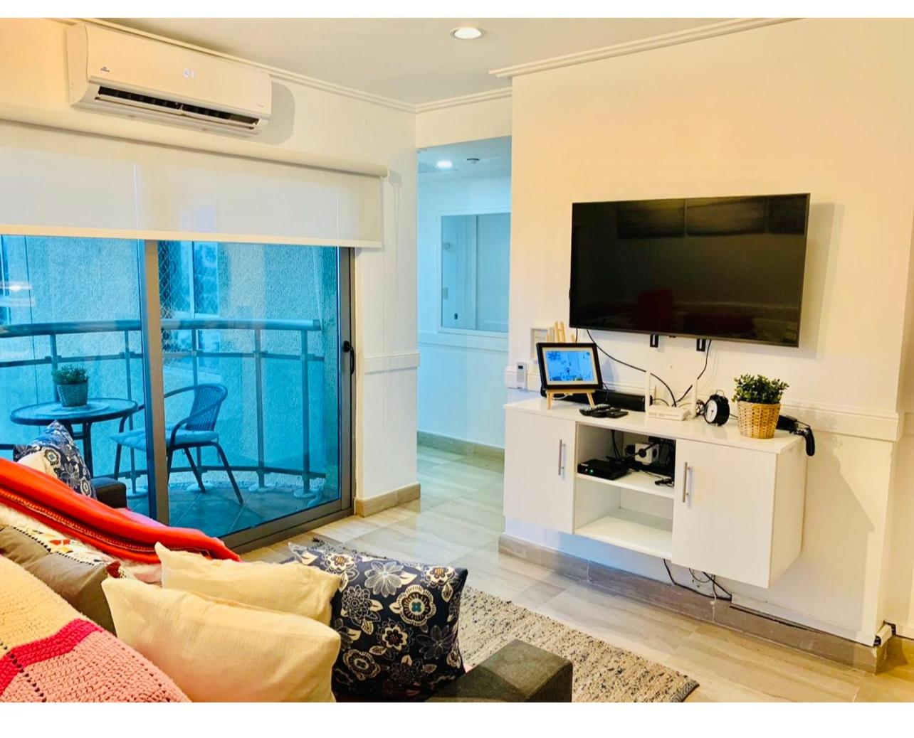 Spectacular Condominium between the city and the sea