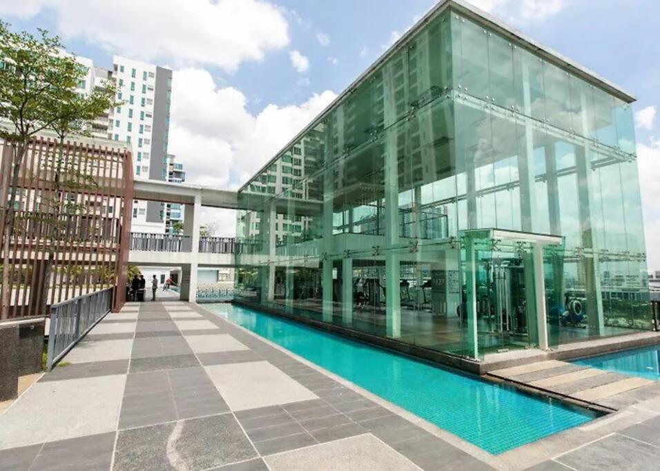 Cozy studio family lake view SETAPAK CENTRAL MALL