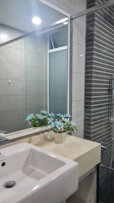 Cozy studio family lake view SETAPAK CENTRAL MALL