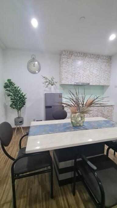 Cozy studio family lake view SETAPAK CENTRAL MALL