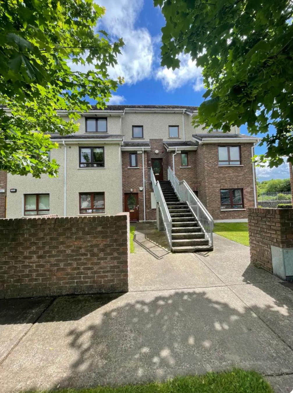 Entire 3 Bed Apartment, close to Dublin view 3