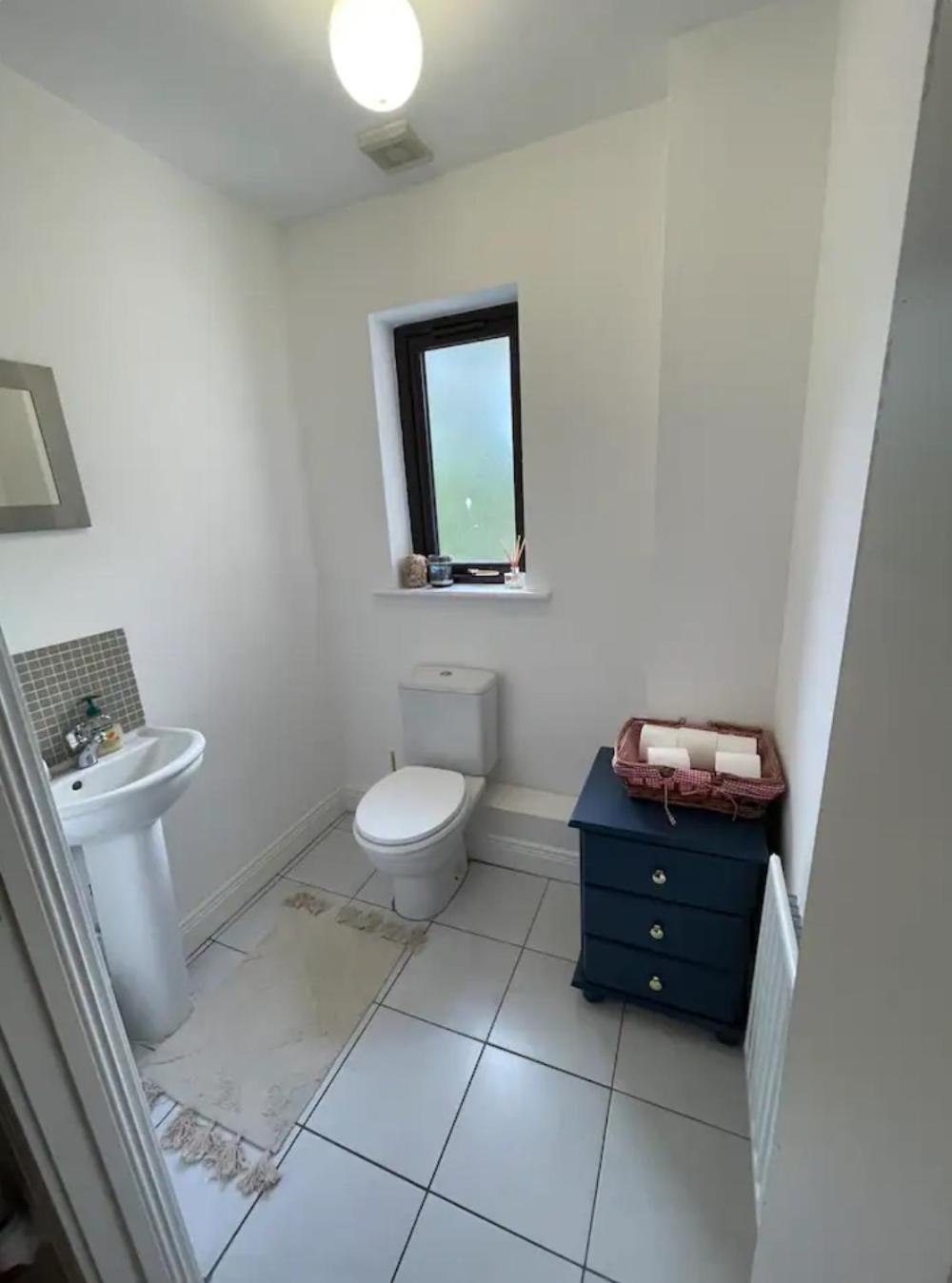 Entire 3 Bed Apartment, close to Dublin view 2