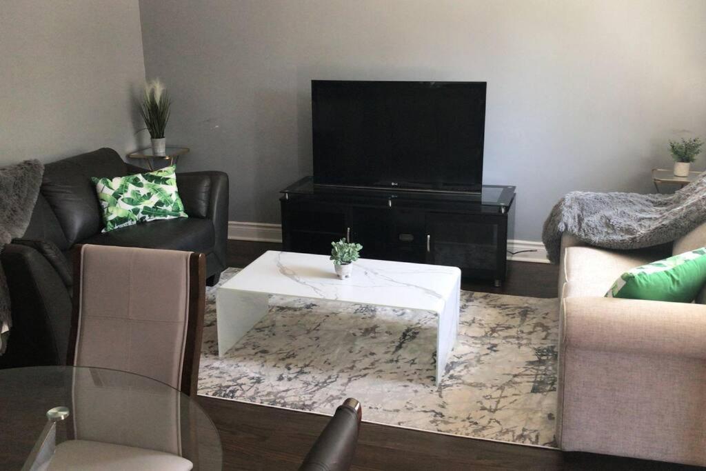 3BR Vintage Family Friendly Apt Prime Bowmanville