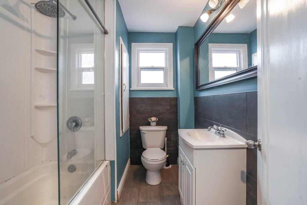 3BR Vintage Family Friendly Apt Prime Bowmanville