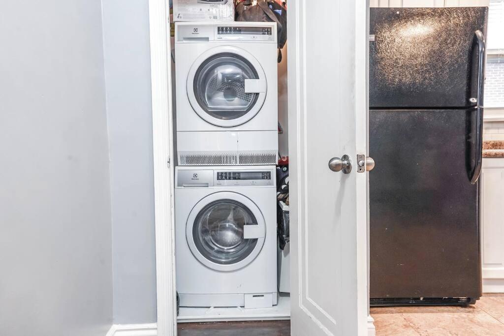 3BR Vintage Family Friendly Apt Prime Bowmanville