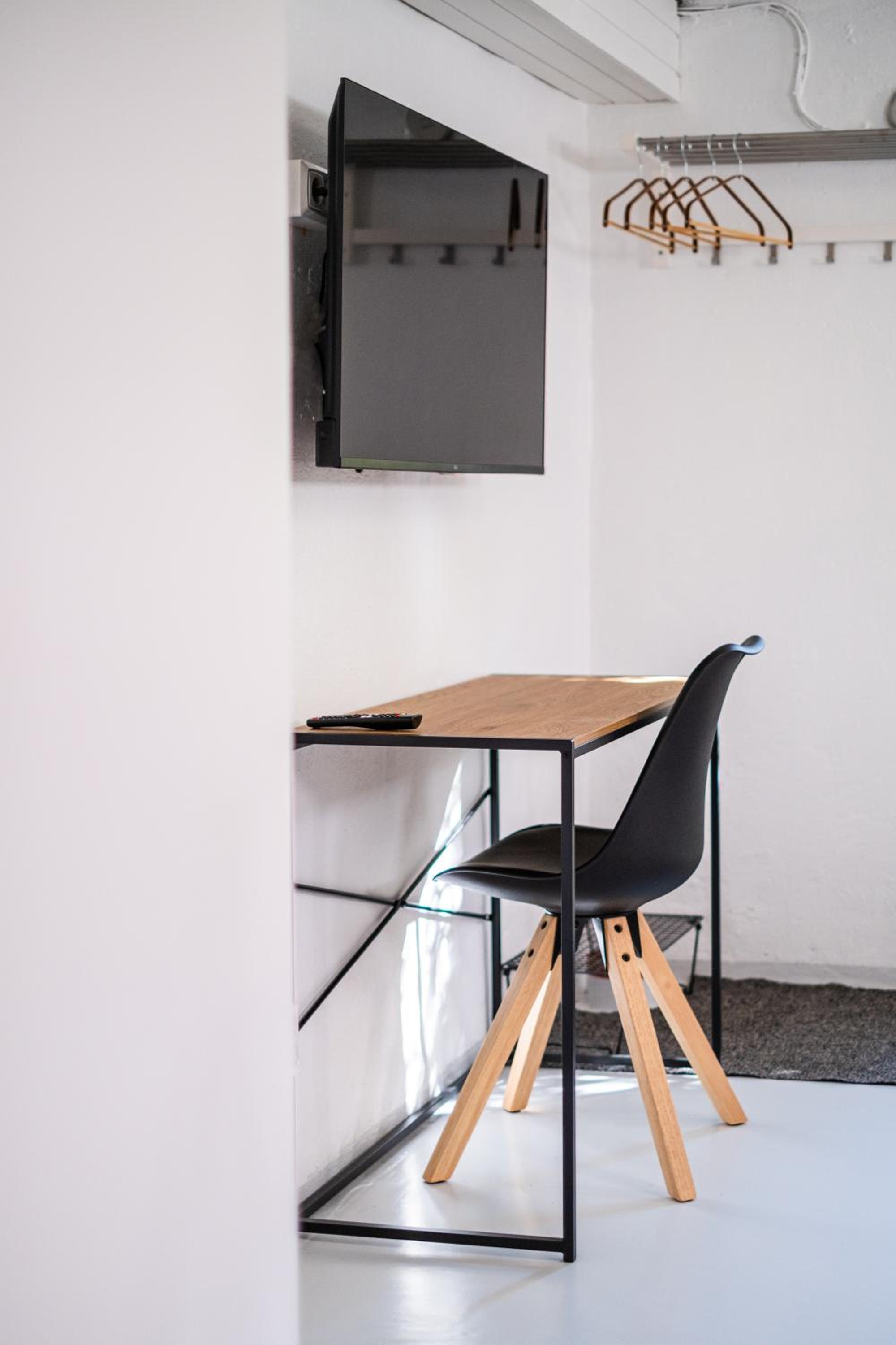 Guest apartment with authentic Finnish wooden sauna, 10 min drive from the airport view 5