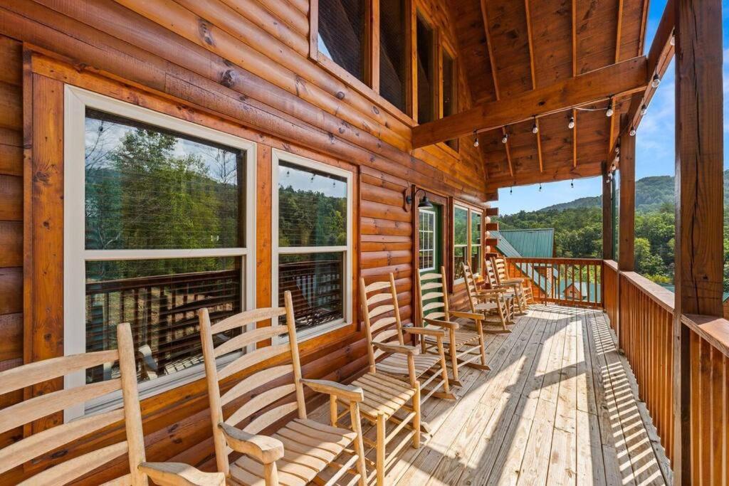 Holiday Hideaway 5 BR - Sept Deals! Prime Location! Hot Tub, Theater, Dogs, Sleeps 18 view 2