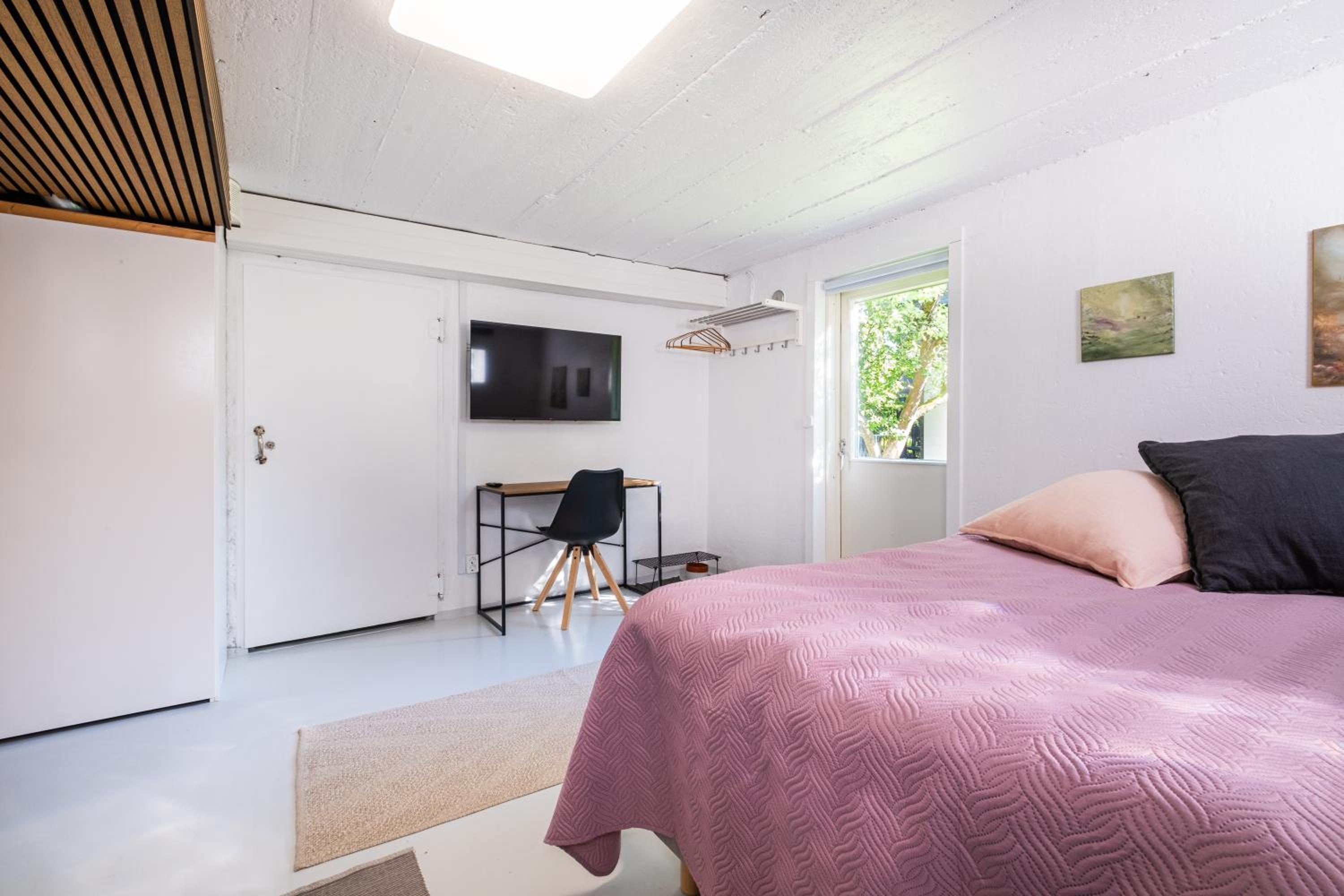 Guest apartment with authentic Finnish wooden sauna, 10 min drive from the airport view 3