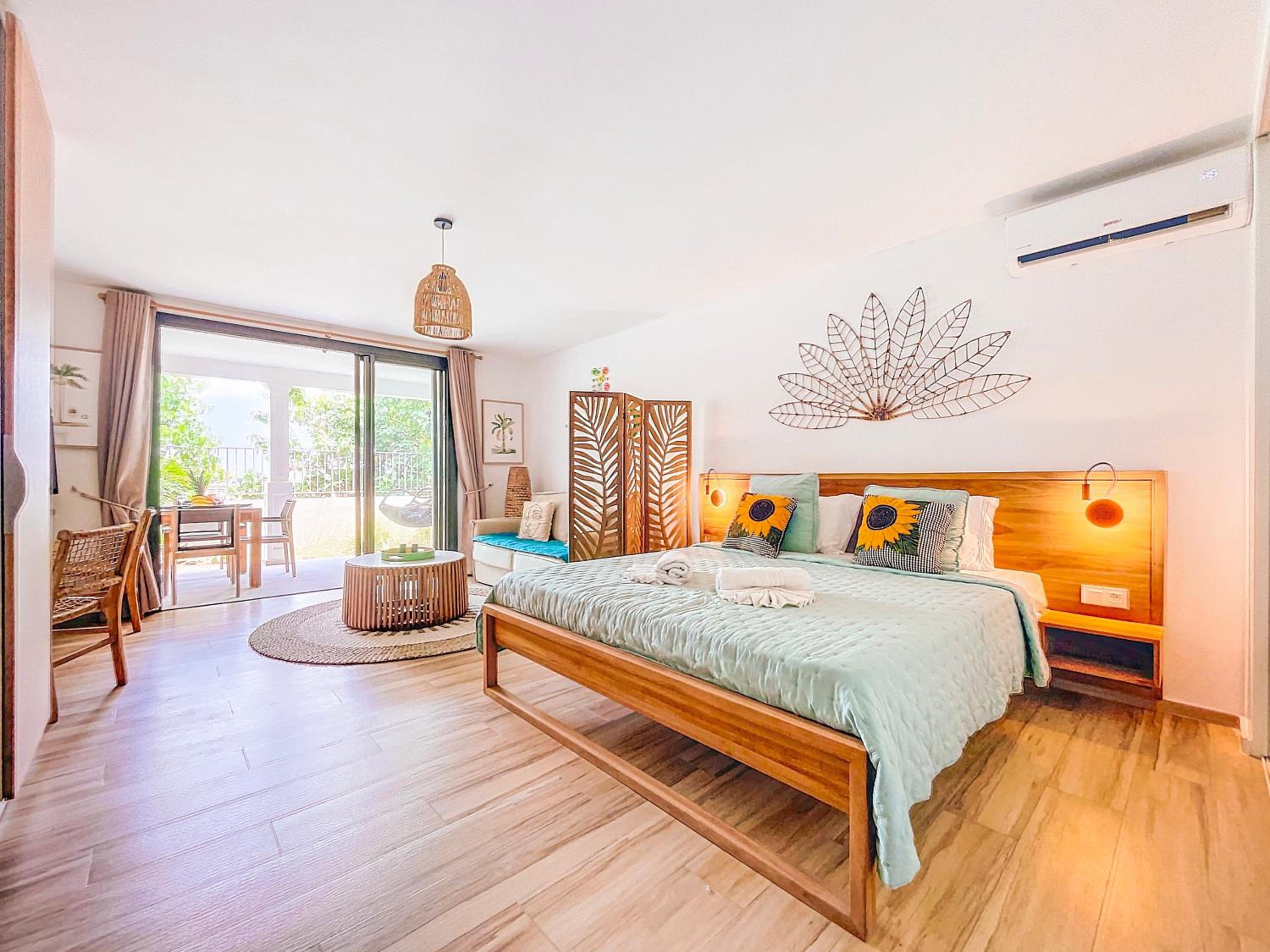 Serenity beachfront studio in Orient Bay view 2