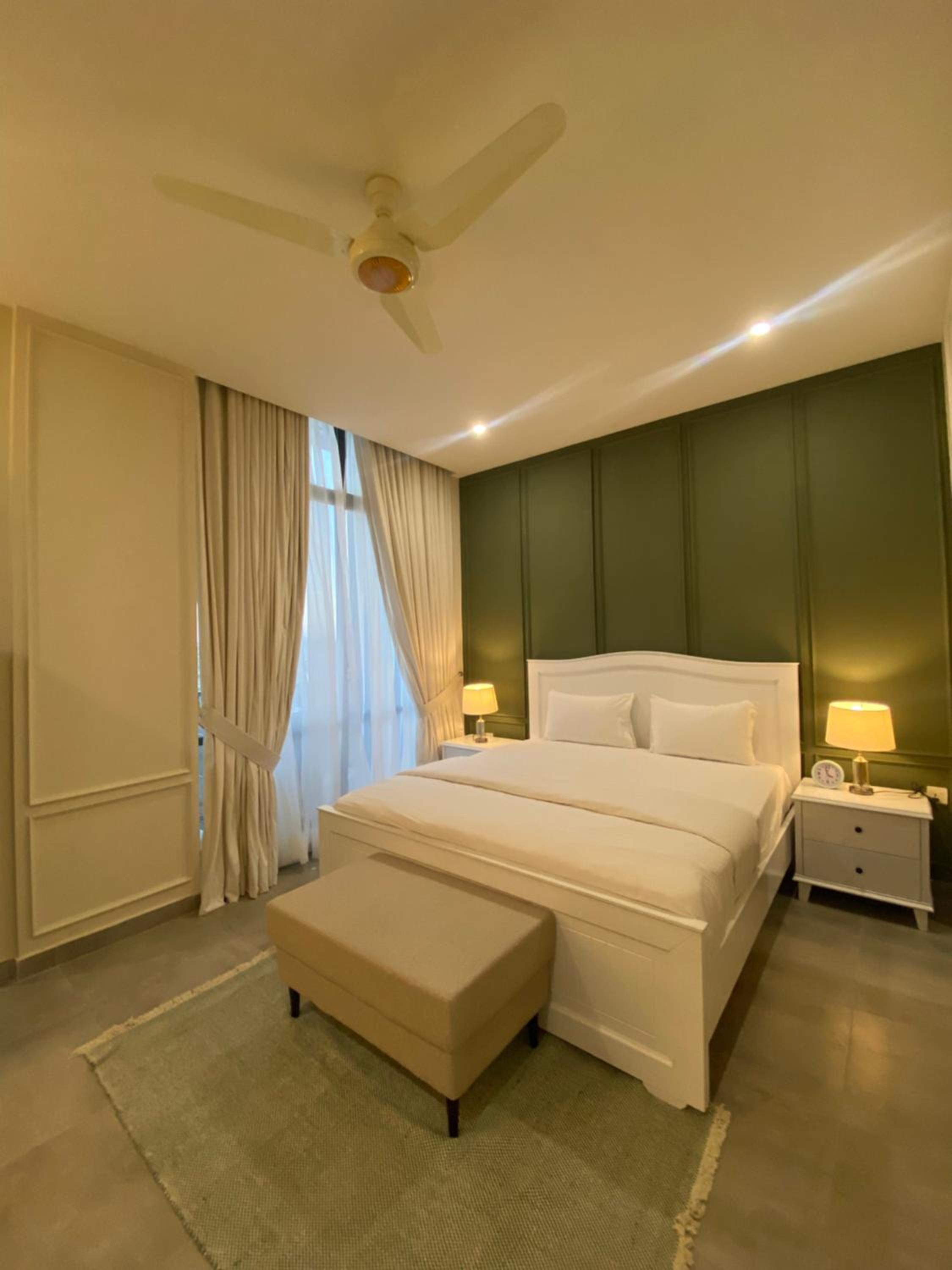 Skypark One Gulberg - Apartments by Superhost