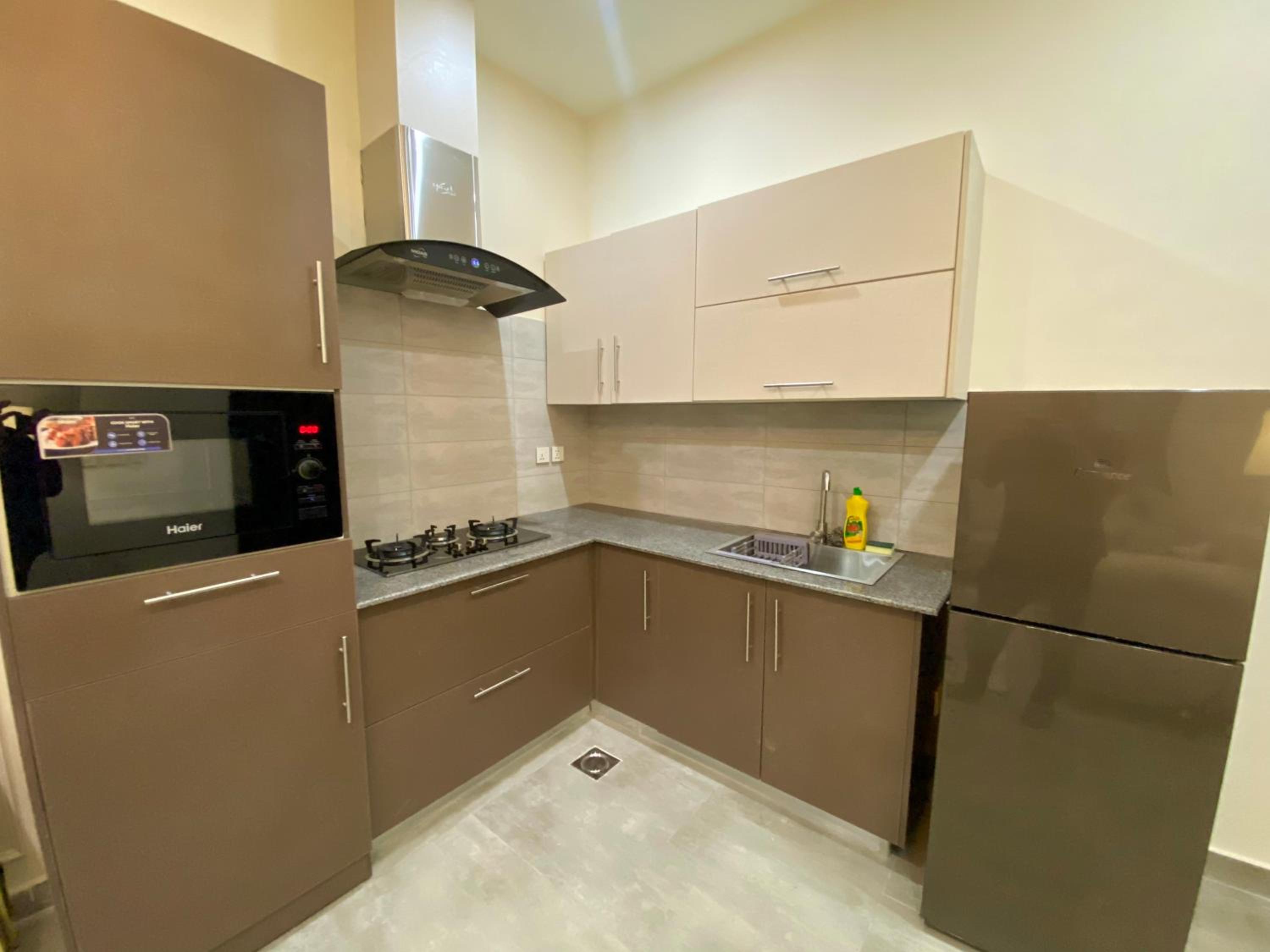 Skypark One Gulberg - Apartments by Superhost