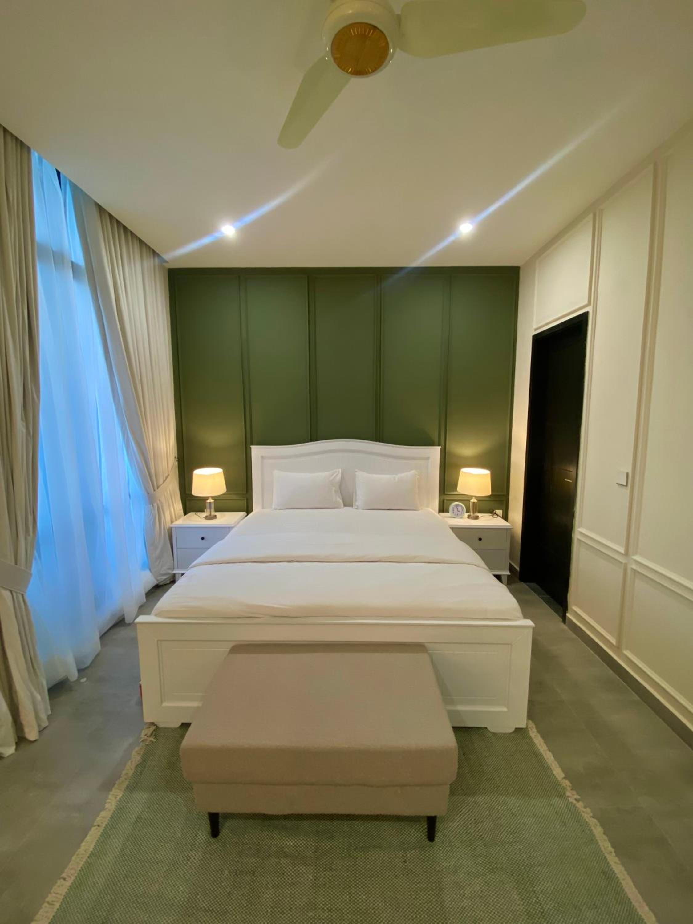 Skypark One Gulberg - Apartments by Superhost